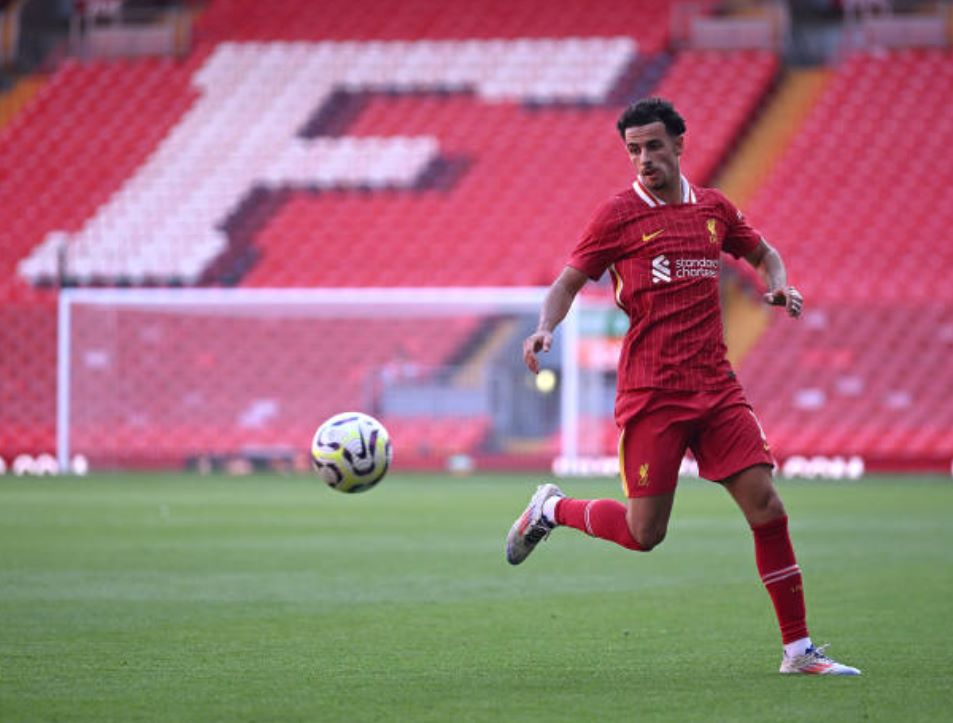 Jones không thi đấu cho Liverpool đêm qua.